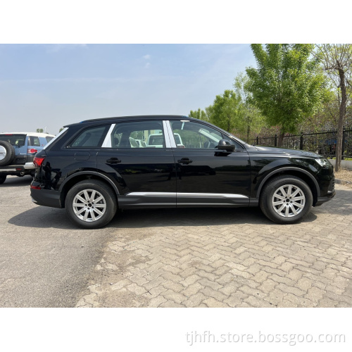 2023 Audi Q7 45 TFSI Quattro S Line 8AT 2.0T 265 CV L4 4WD SUV Auto a benzina SUV di lusso